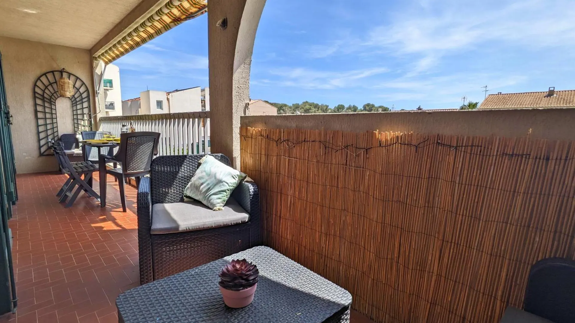 Appartement T2 55m2 Climatisé Proche plages Centre ville La Londe-les-Maures
