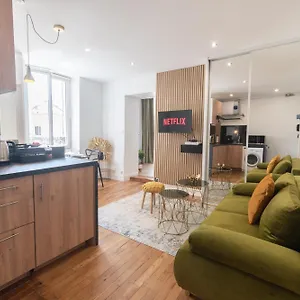 https://parisian-chic-appart-15-min-from-paris-by-rer-c.fr-paris.fr